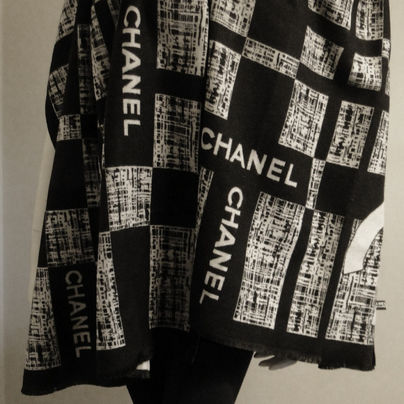 CHANEL SCARF - Picture 5 of 8